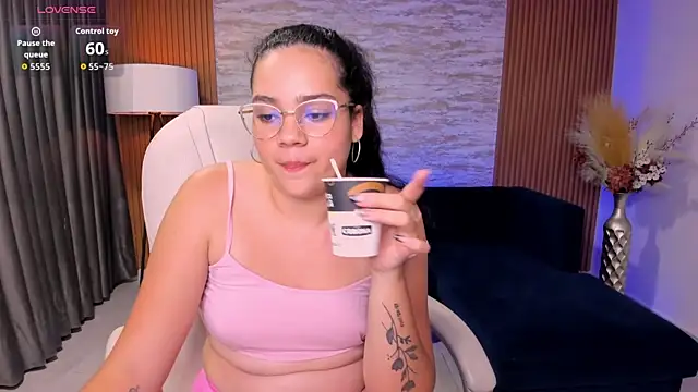 karlie_small's Live XXX Chat
