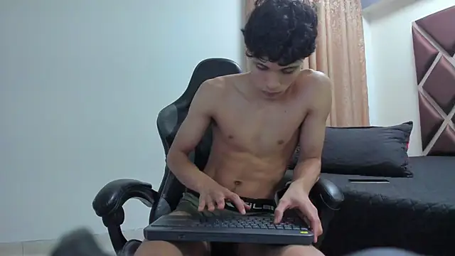 Czat XXX na żywo – Ithan_Hott
