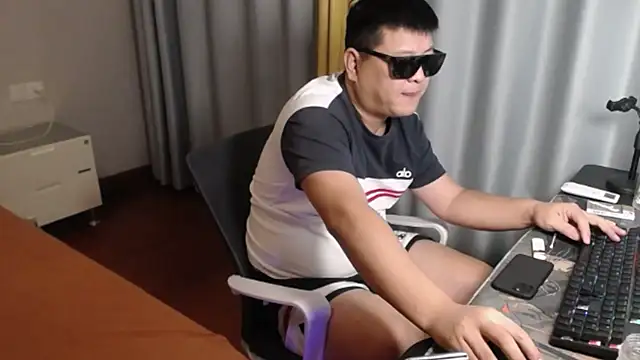 zhang1118's Live XXX Chat