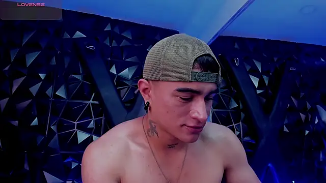 LiamDeeps 在線直播表演