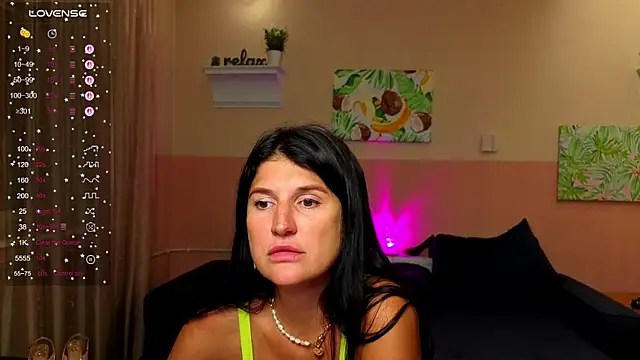 XXX chat uživo modela Alianna_Solo_Kisses