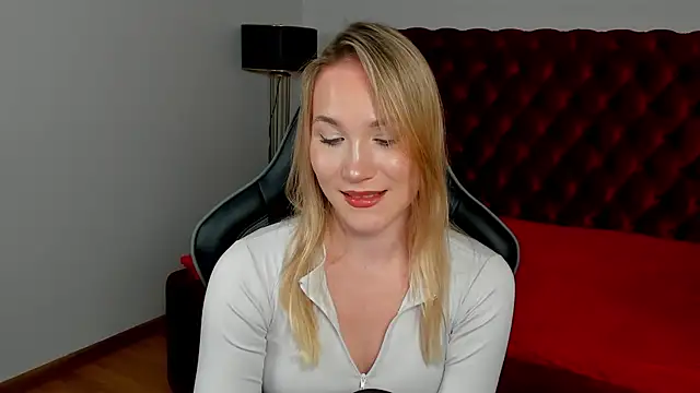 ElaraVoltage's Live XXX Chat