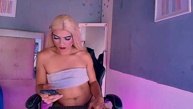 Chat +18 de Emily_Castillo_1 ao vivo