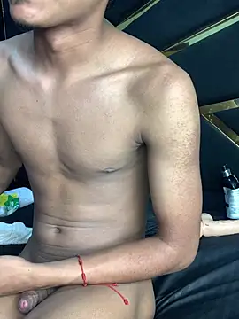 Emiliano_Reyes Adlı Modelin Canlı XXX Sohbeti