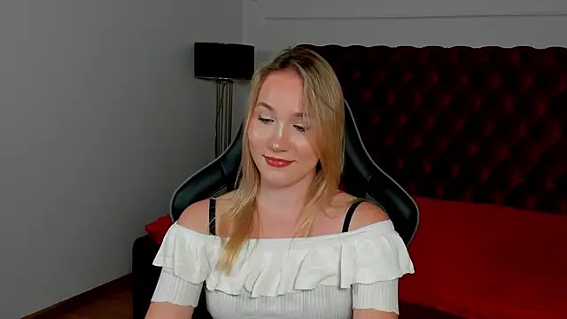 ElaraVoltage live XXX chat