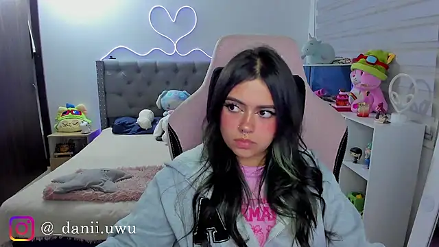 CuteDani_: онлайн-секс-чат