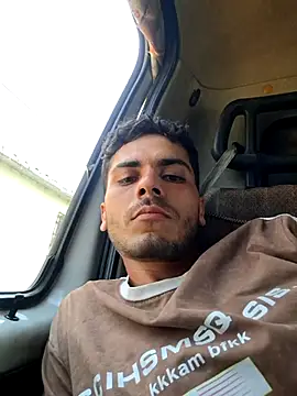 Handsomeboy3344 live XXX chat
