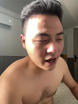 TidiedBangのライブXXXチャット