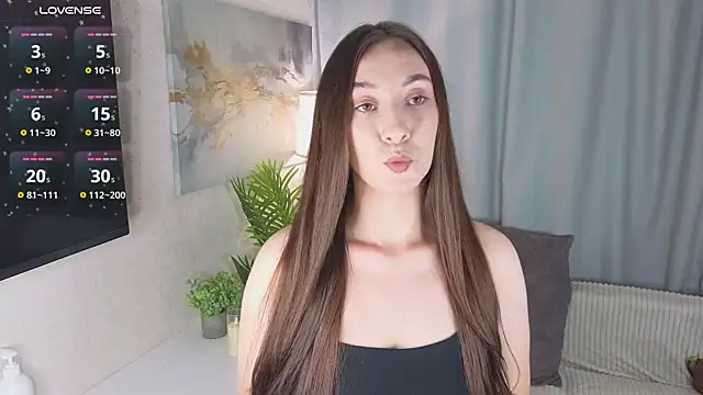 JinnyMenzella Chat XXX in diretta