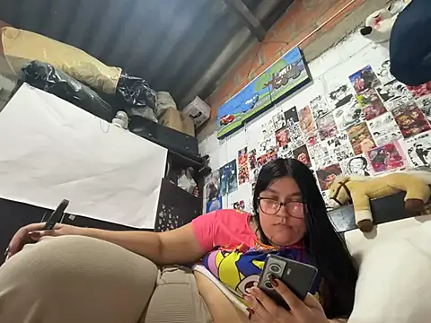 violeta_818 élő XXX-chatje