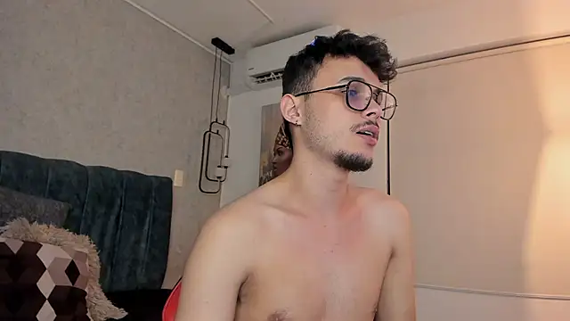 Alhan_Twink Adlı Modelin Canlı XXX Sohbeti