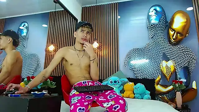 Skinny_cute_Alyer's Live XXX Chat