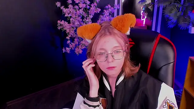 Онлайн чат XXX FoxxyyPolly