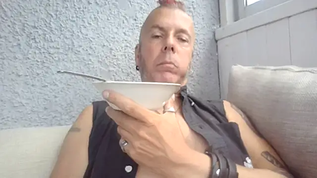 SHARPSkinhead's Live XXX Chat