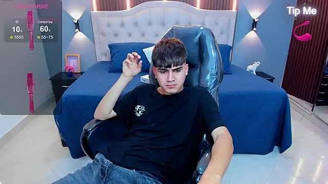 Živý XXX chat Tommy18__
