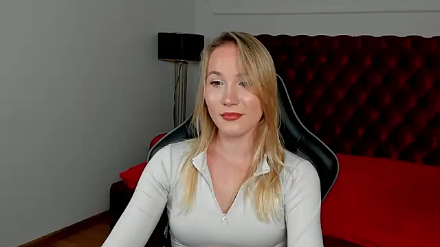 ElaraVoltage live XXX chat