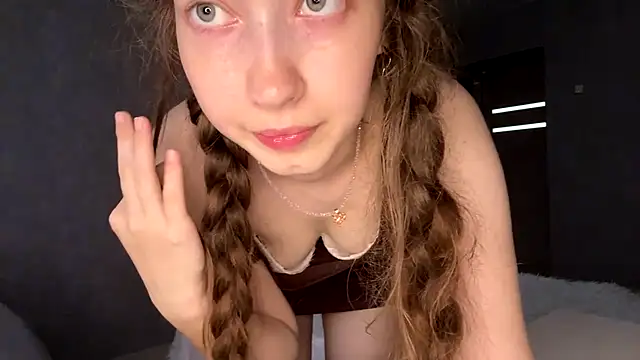 Emily_Mur_ Adlı Modelin Canlı XXX Sohbeti