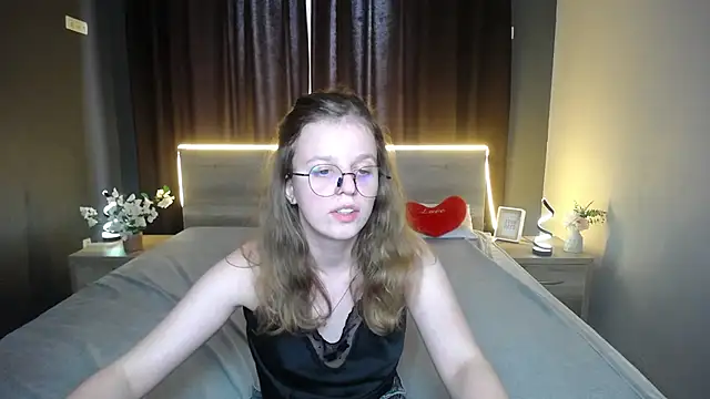 AnniBrown_ Adlı Modelin Canlı XXX Sohbeti
