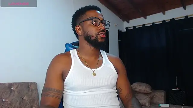 Drake_Nassir4 élő XXX-chatje