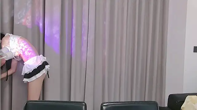 XXX chat uživo modela SM-666