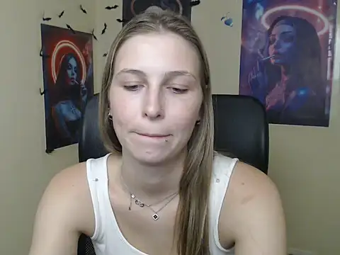 StrangerGi's Live XXX Chat