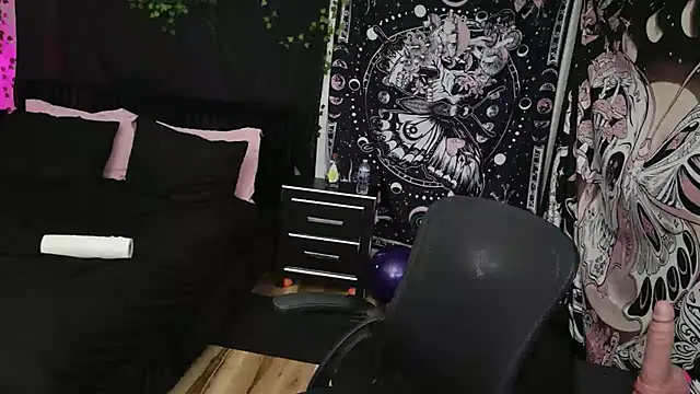 NeliaVoss XXX чат на живо
