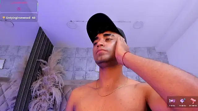 צ'אט XXX בשידור חי של jacobJohns_