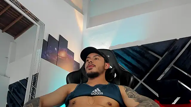 Justin_WhiteJS Show in webcam
