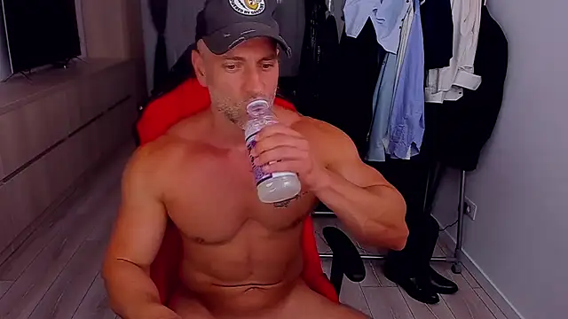MarisMuscle Chat XXX live