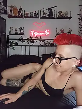 Chat +18 de MirianaB ao vivo