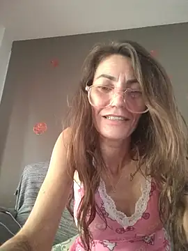 Eimikuro11 Adlı Modelin Canlı XXX Sohbeti