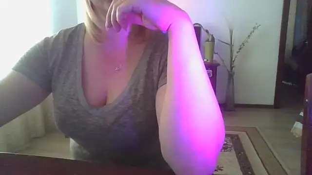 ElenaLove888 লাইভ XXX চ্যাট