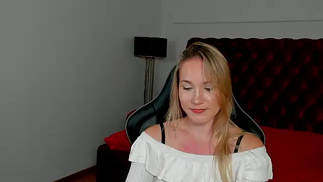 ElaraVoltage's Live XXX Chat