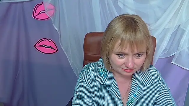 KiraSmiling live XXX chat