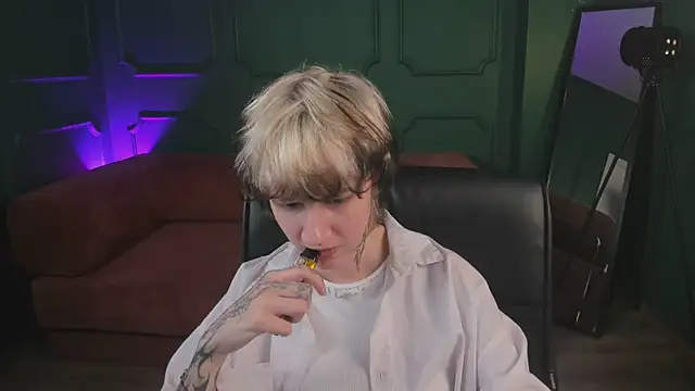 Senpai_Sins Chat XXX live