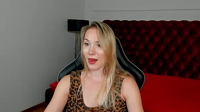 ElaraVoltage Adlı Modelin Canlı XXX Sohbeti