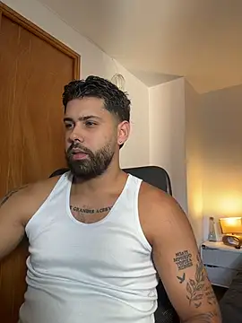 Chat +18 de Justyn_Torres ao vivo