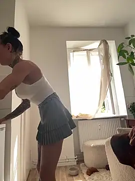 SkinnyLilly Live XXX-Chat
