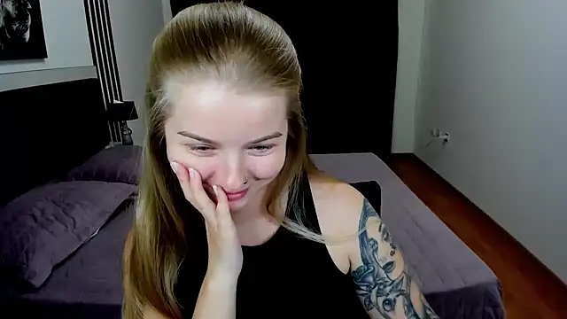 Chatroom XXX en direct de SirenaDoll