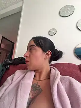 EmmyEvans1 Adlı Modelin Canlı XXX Sohbeti