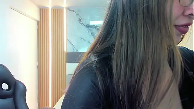 LEYNABRAUN Chat XXX in diretta