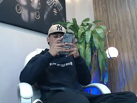 Chatroom XXX en direct de Colby_driscoll
