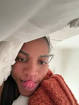 Milkypucy's Live XXX Chat