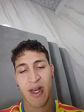 Chat +18 de Axel_Romanov ao vivo