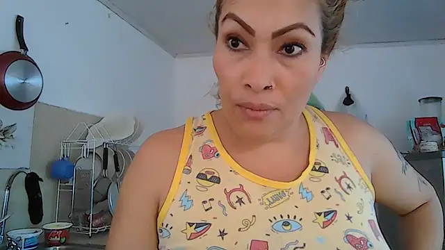 Layla-Astrum Adlı Modelin Canlı XXX Sohbeti