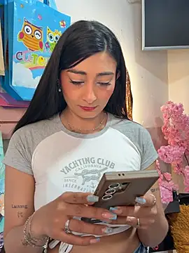 Chat +18 de IsabellaMariet ao vivo