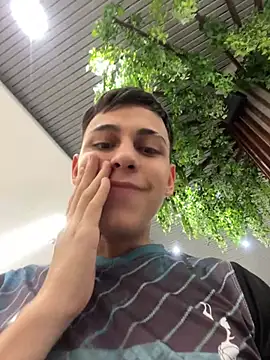 Ethanx18_ élő XXX-chatje