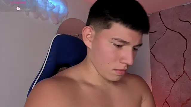 JamesCr_ Adlı Modelin Canlı XXX Sohbeti