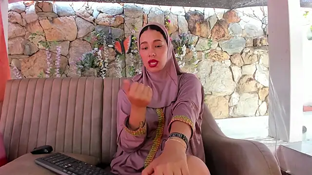 Chat +18 de ShanaJamil ao vivo