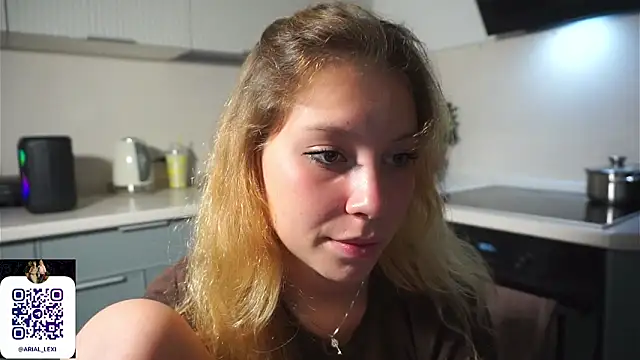 Chatroom XXX en direct de Sairallyn